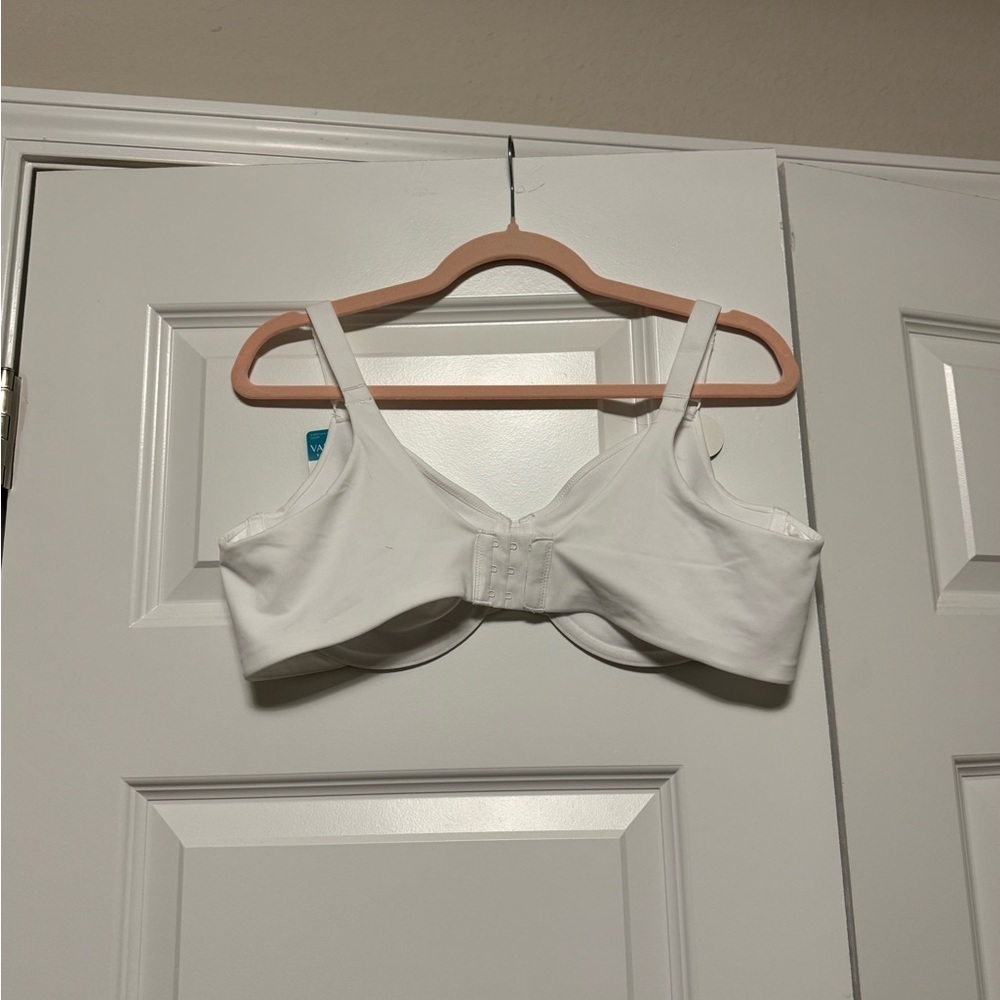 Vanity Fair | Women's Smooth Back Bra in White | size 44C - Picture 3 of 5